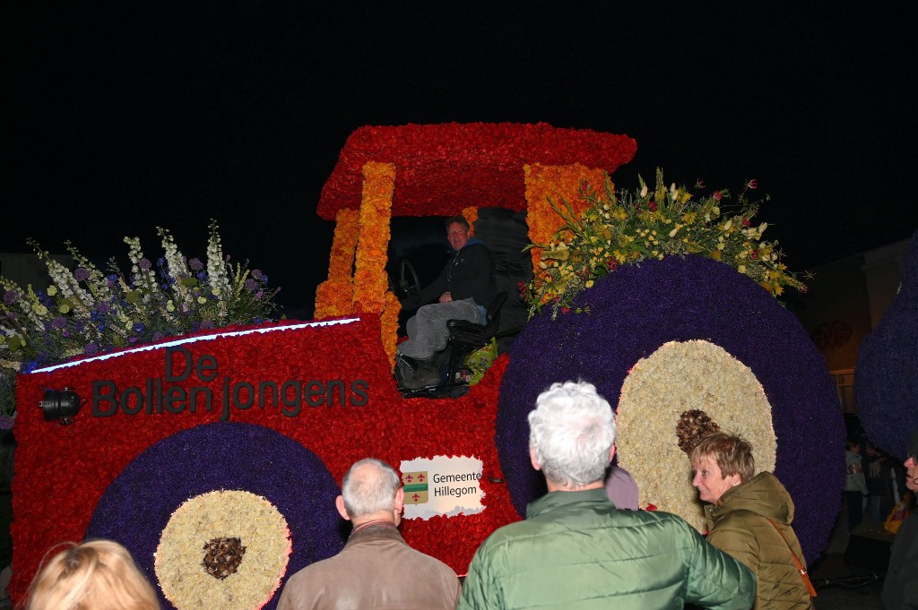 ../Images/Verlicht bloemencorso 2024 056.jpg